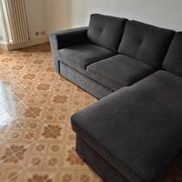 Divano tre posti con chaise long