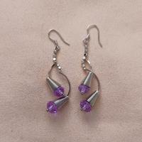 Orecchini pendenti con cristalli viola
