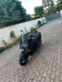 Xmax 125 Tech Max - Akrapovic Malossi Brembo