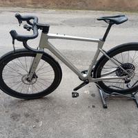 bici Gravel in carbonio Apex 12v 