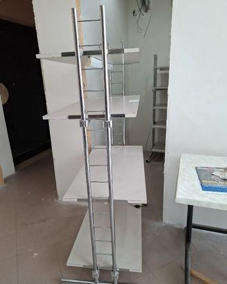 Scaffali completi con ruote