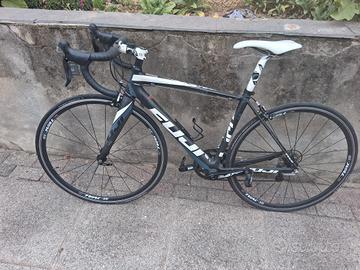Bici da corsa Fuji Altamira 2.0