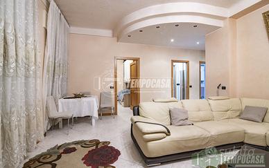 VILLA DIVISA IN TRE APPARTAMENTI CON GIARDINO DI 1