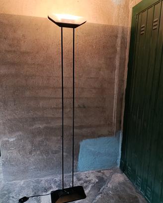 Lampada da terra di design nera