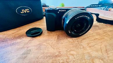 Sony NEX 5T con Obiettivo 16-50mm compatta e poten