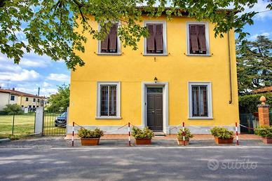 Casa indipendente di 165 m² con più di 5 locali a 