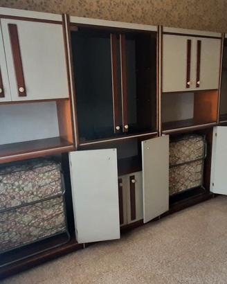 Divano letto e mobile soggiorno