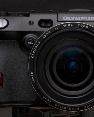 OLYPUS CAMEDIA C-8080 (COME NUOVA)
