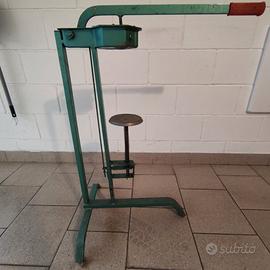 Tappatrice per tappi in sughero