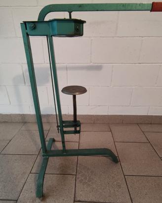 Tappatrice per tappi in sughero