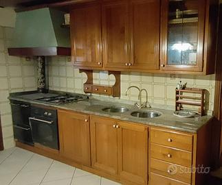 Cucina usata  in legno Ciliegio  massello