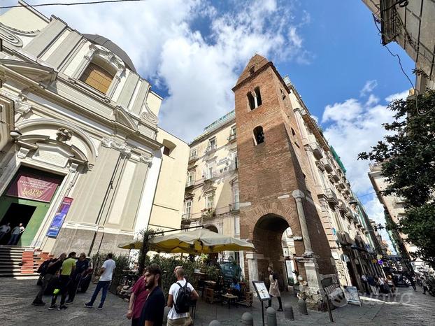 3 LOCALI A NAPOLI