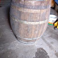 Botte per vino in legno e metallo