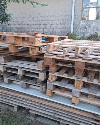 bancali in legno  in omaggio 