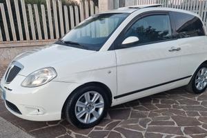 Lancia Ypsilon 1.3 MJT 75 CV Sport MomoDesign