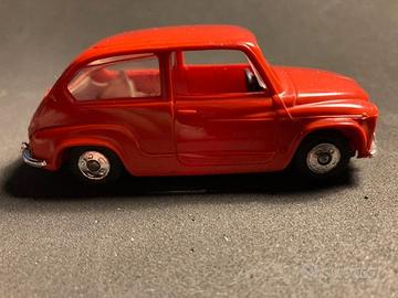 POLITOYS N. 75 – FIAT 600 D ROSSA – SCALA 1:41