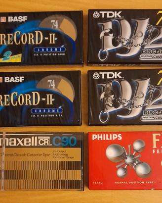 Sei audiocassette sigillate