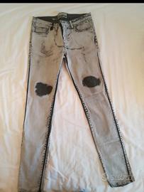 Jeans Closed grigio chiaro strappati attillati 