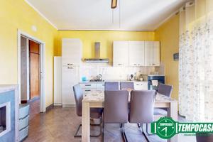 TRILOCALE RISTRUTTURATO COMODO AL CENTRO