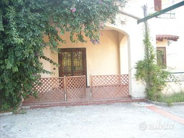 Appartamento con posto auto in villa