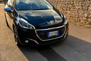 Peugeot 208 Signature