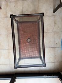 Tavolino con ripiano in vetro