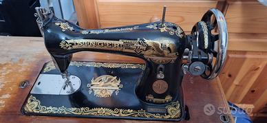 Macchina per cucire Vintage Singer con mobiletto