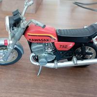 modellino Kawasaki 750