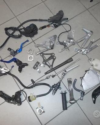 YZF R6 600 '02 : carburatori pinza pompa radiatore
