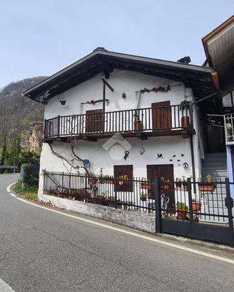 CASA SEMINDIPENDENTE A CERES