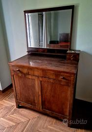 Comò vintage in legno con specchiera