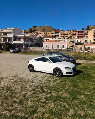 Audi TT S-LINE
