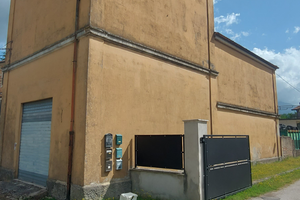 Locale x deposito-magazzino