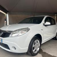 Dacia Sandero 1.2 16V GPL 75CV Embleme