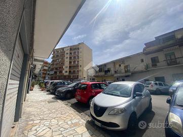 NEGOZIO A NAPOLI