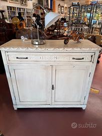 Credenza in legno color crema