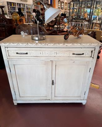 Credenza in legno color crema