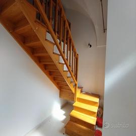  scala e ringhiera in legno