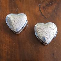 Coppia portapillole vintage a cuore in argento
