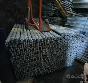 Ponteggio multidirezionale