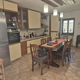 Talamona ampio quadrilocale con box