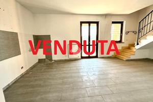 VILLA A SCHIERA A CAPENA