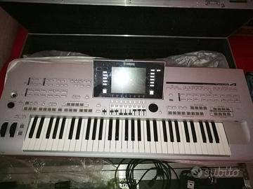 Yamaha Tyros 4 nuova mai usata + case rigido su mi
