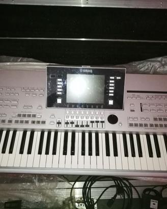 Yamaha Tyros 4 nuova mai usata + case rigido su mi