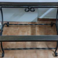 Arredamento casa: comodini, tavolino, sedie