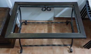 Arredamento casa: comodini, tavolino, sedie