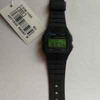 Casio F-91w modificato con schermo verde lime