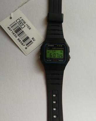 Casio F-91w modificato con schermo verde lime
