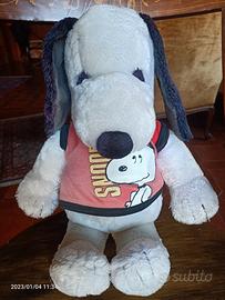 SNOOPY PEANUTS con T-SHIRT SNOOPY 1983
