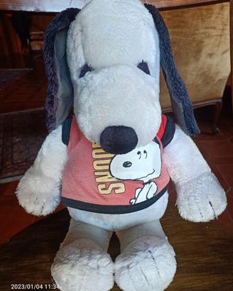 SNOOPY PEANUTS con T-SHIRT SNOOPY 1983